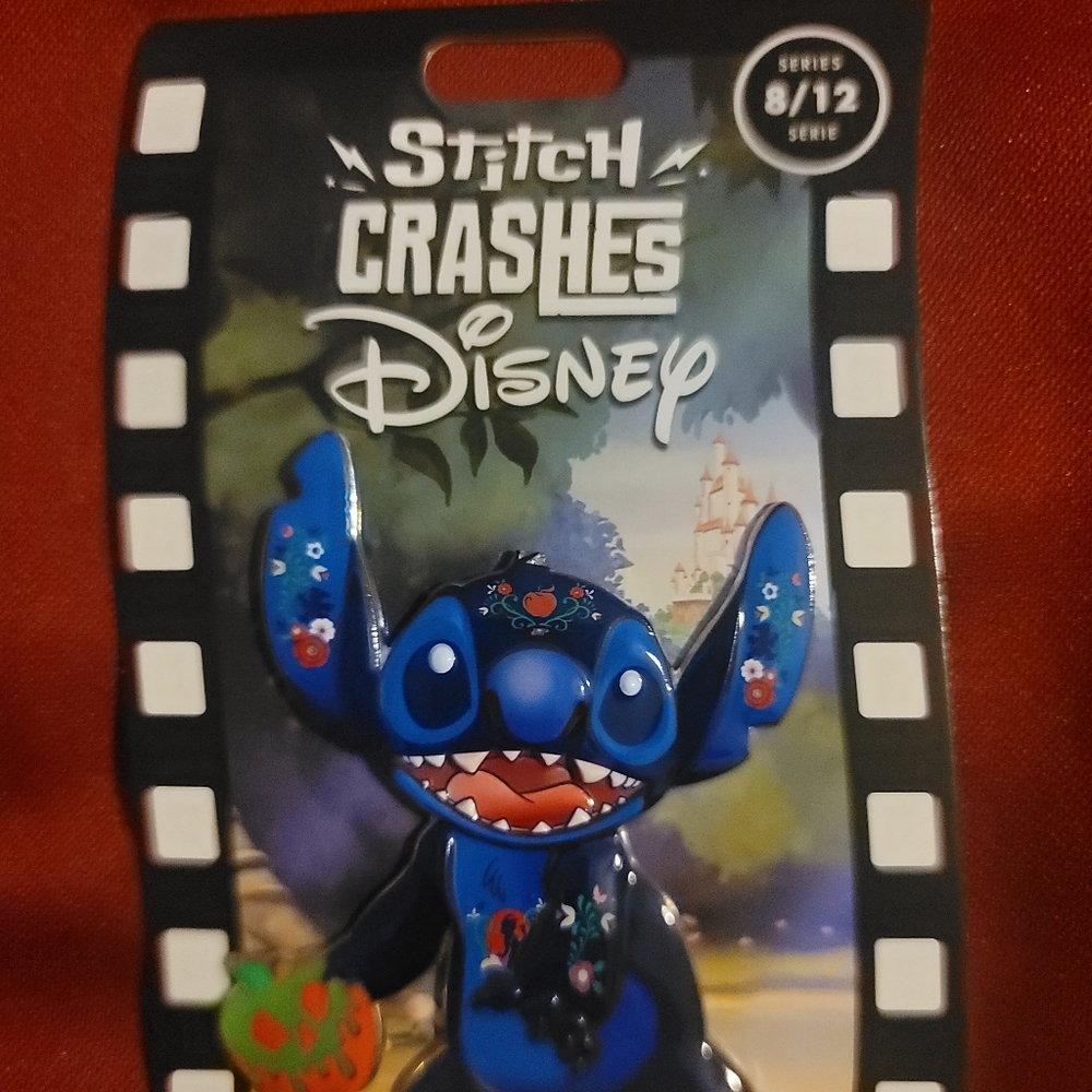 Stitch Crashes Disney Snow white pin